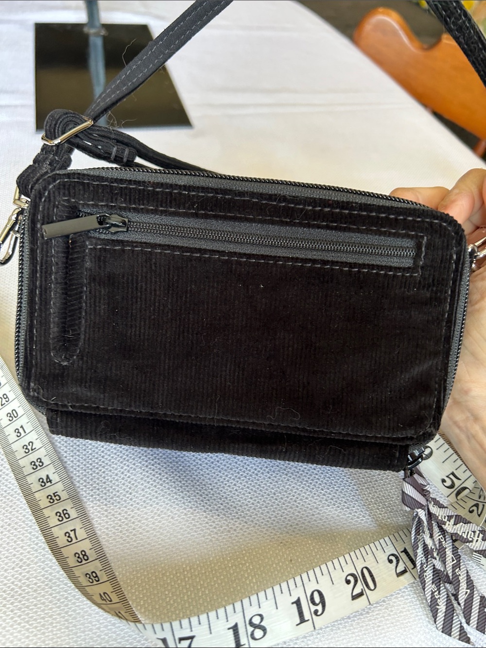 Harry Potter Vera Bradley Black Quilted Crest Crossbody Bag - Picture 5 of 11